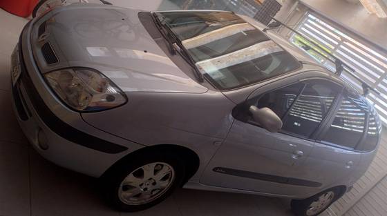 RENAULT SCÉNIC 2.0 PRIVILÉGE PLUS 16V GASOLINA 4P AUTOMÁTICO